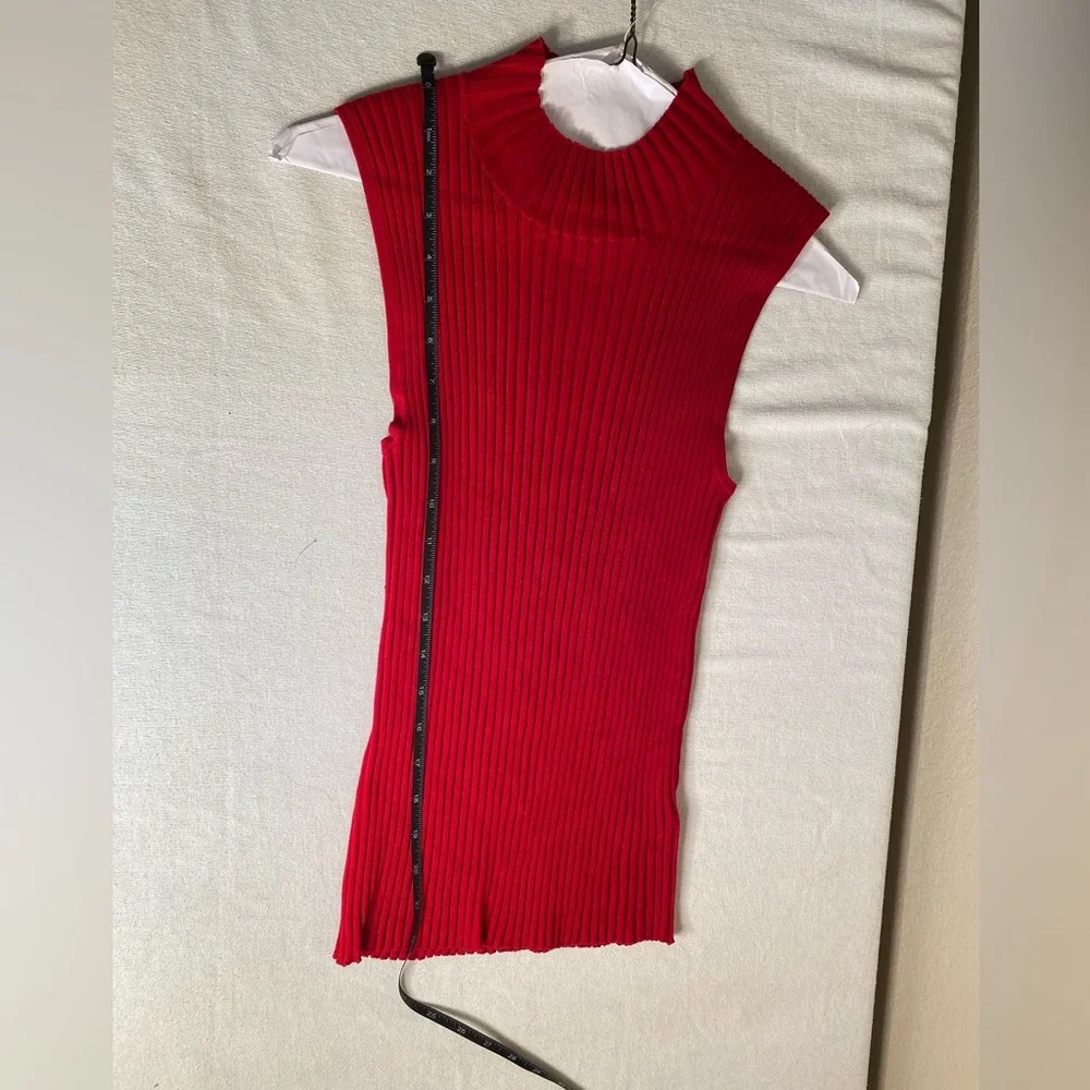 Josephine Chaus sleeveless Red ribbed top size M